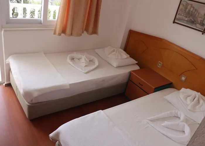 弗莱斯酒店 马尔马里斯